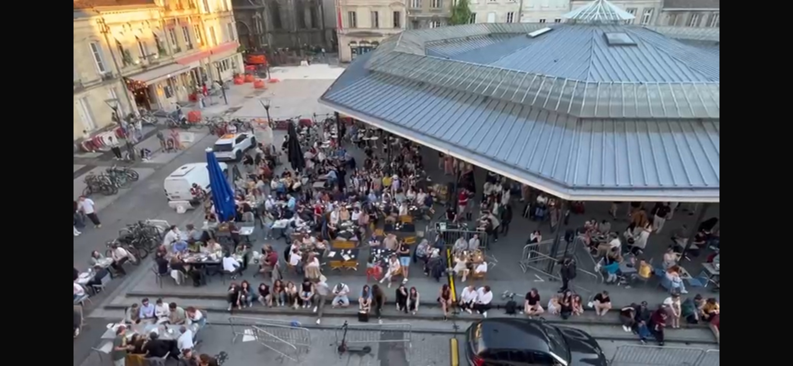 Image média: Concert aux balcons à la place du marché des chartrons