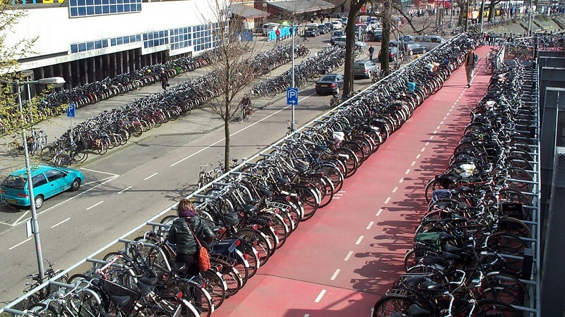 Image média: Peindre en rouge les pistes cyclables