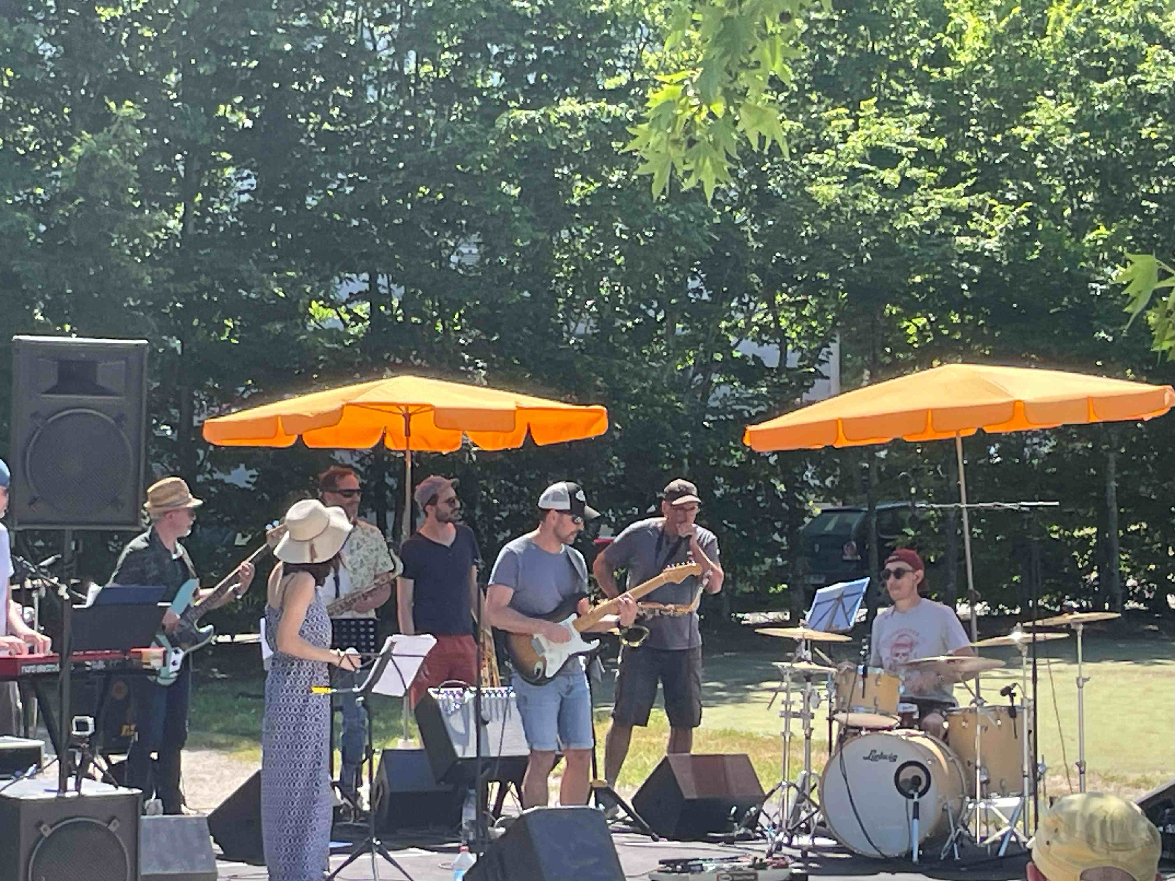 Image média: Bien être au vide grenier à l&#39;école Nuyens 