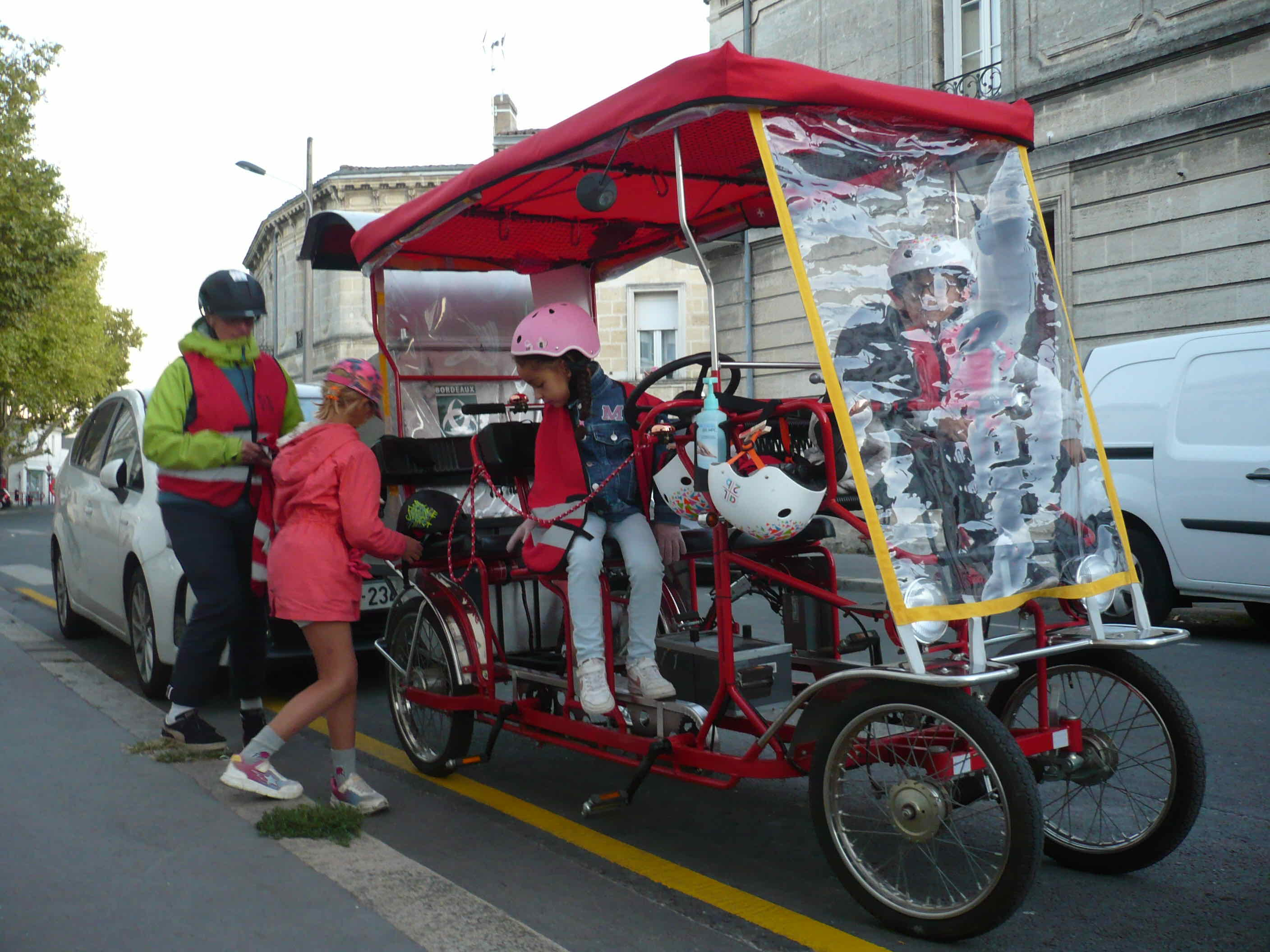 Image média: Education à l&#39;environnement, porteuse de solidarité par un ramassage scolaire en transport doux